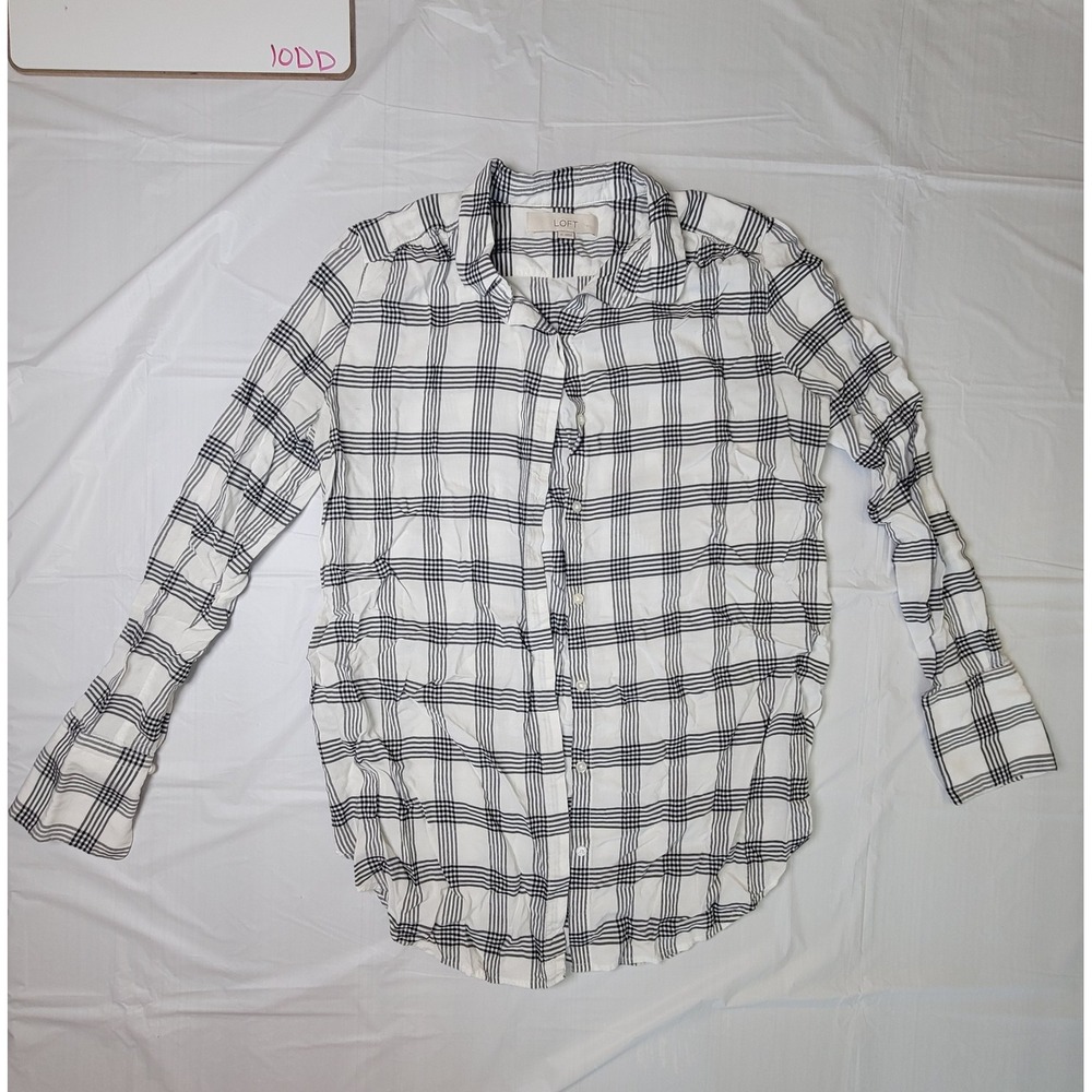 Womens‎ LOFT long sleeve button up plaid blouse.  Size Medium.  Black/white